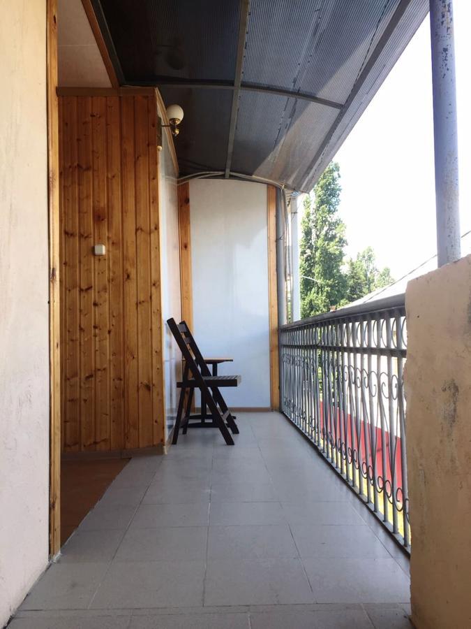 Guesthouse On Zheleznodorozhnaya Sukhumi Exterior photo